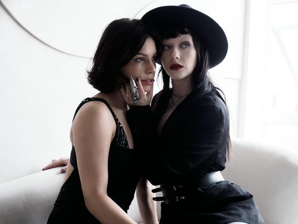 Mastering Color Theory: Stylish Outfit Strategies for Impactful Meetings