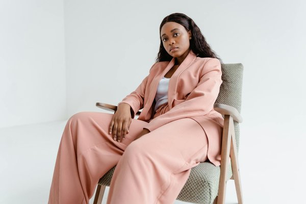 Illuminate Your Beauty: Pro Secrets for Flawless Highlighter Application